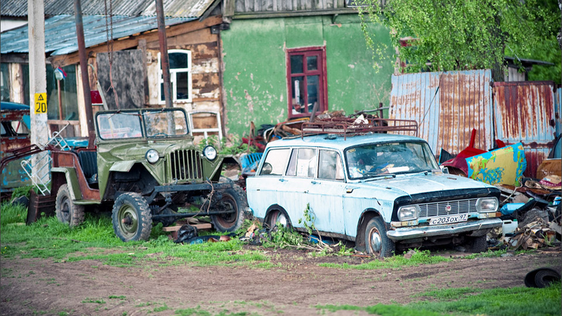 Illustration for article titled Amazing pictures of an outdoor Russian car museum